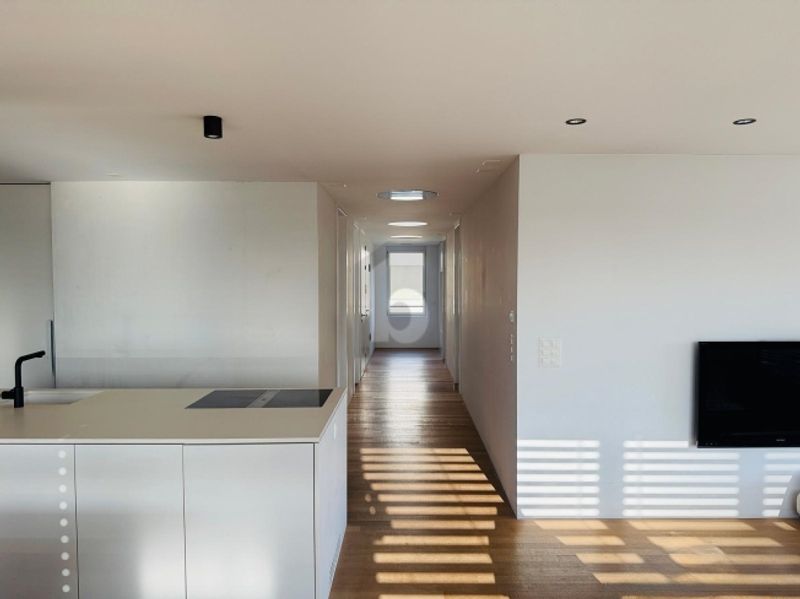 GEHOBENES WOHNAMBIENTE MIT GROSSER LOGGIA - 5