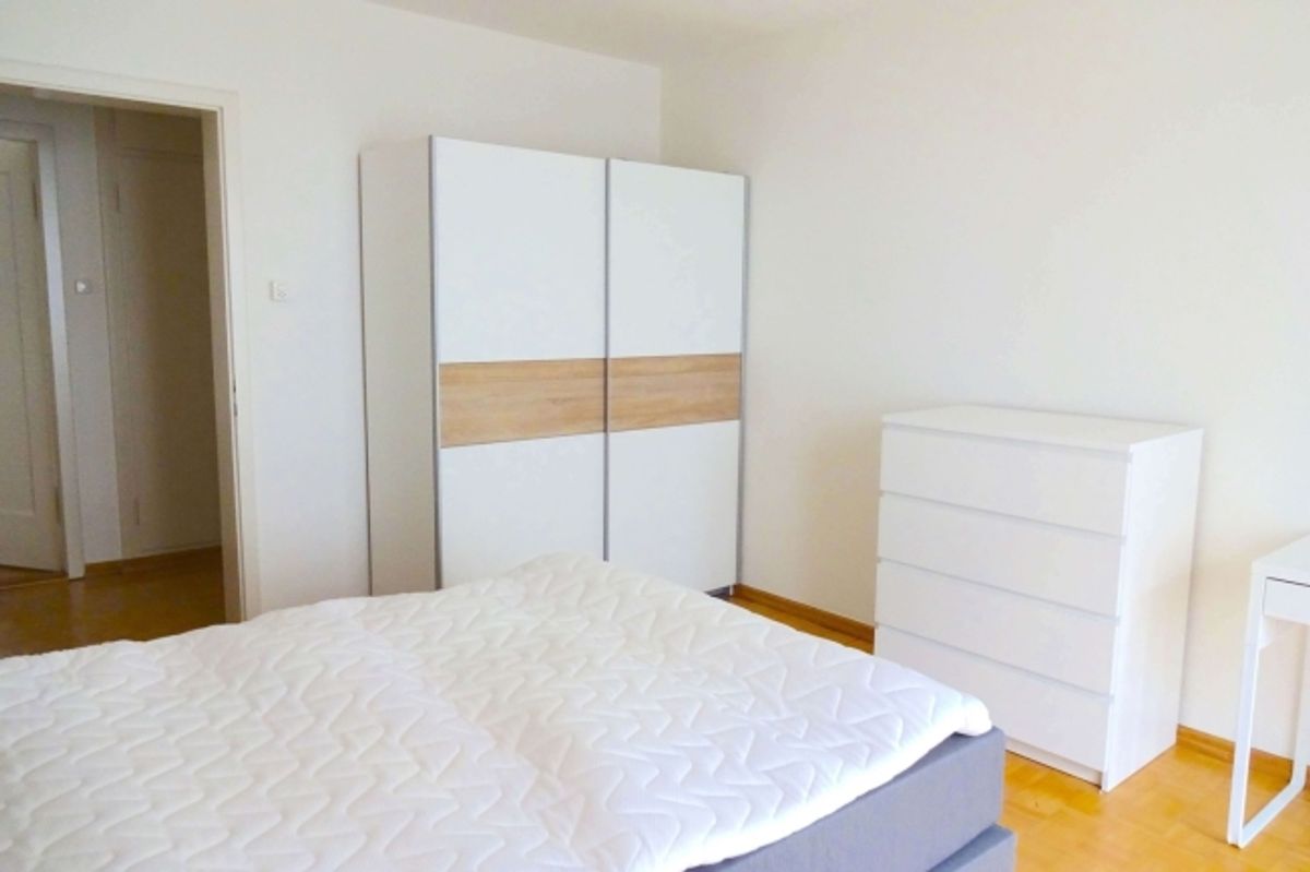 Furnished room in modernised apartment in a top location - 1