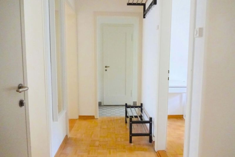 Furnished room in modernised apartment in a top location - 4
