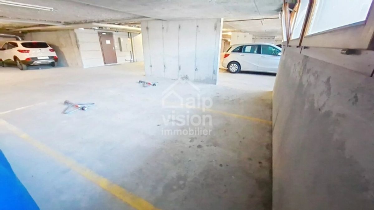 SELTENE GELEGENHEIT ÜBERDACHTES PARKEN IM ZENTRUM VON VEYSONNAZ - 0