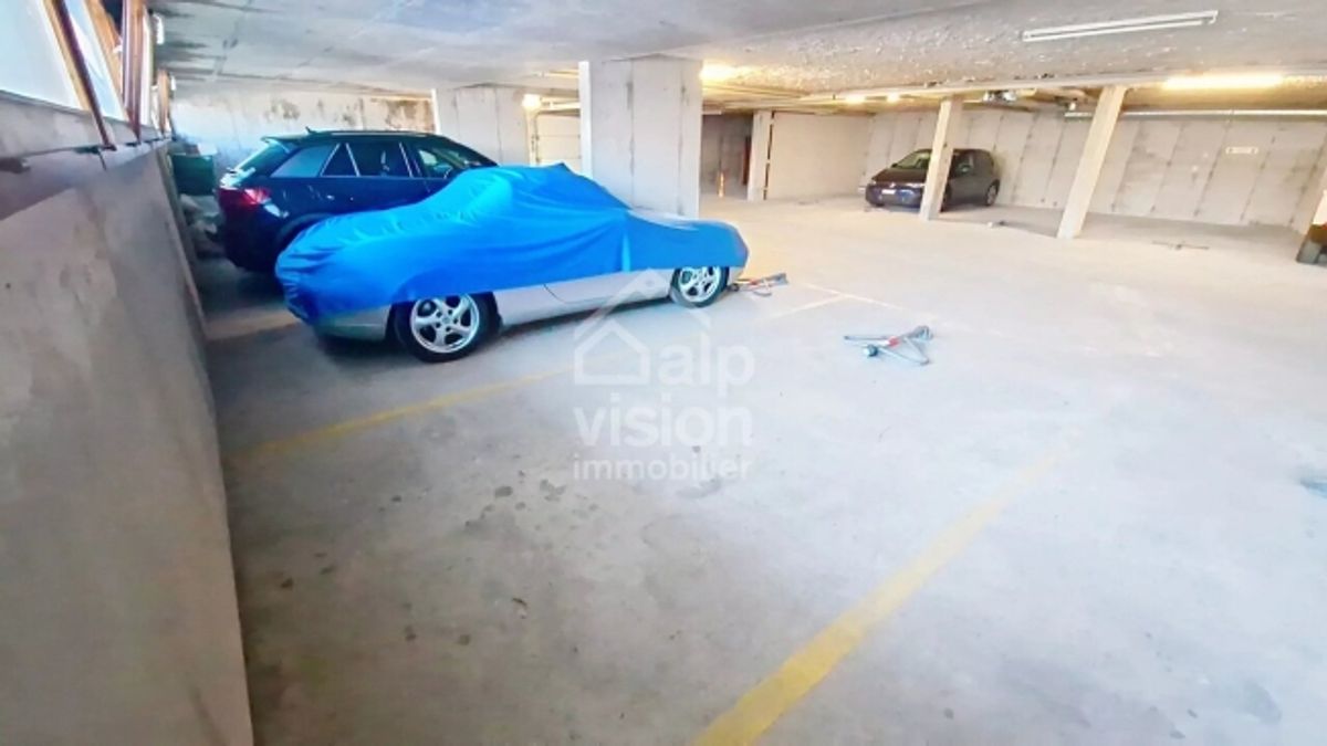 SELTENE GELEGENHEIT ÜBERDACHTES PARKEN IM ZENTRUM VON VEYSONNAZ - 1