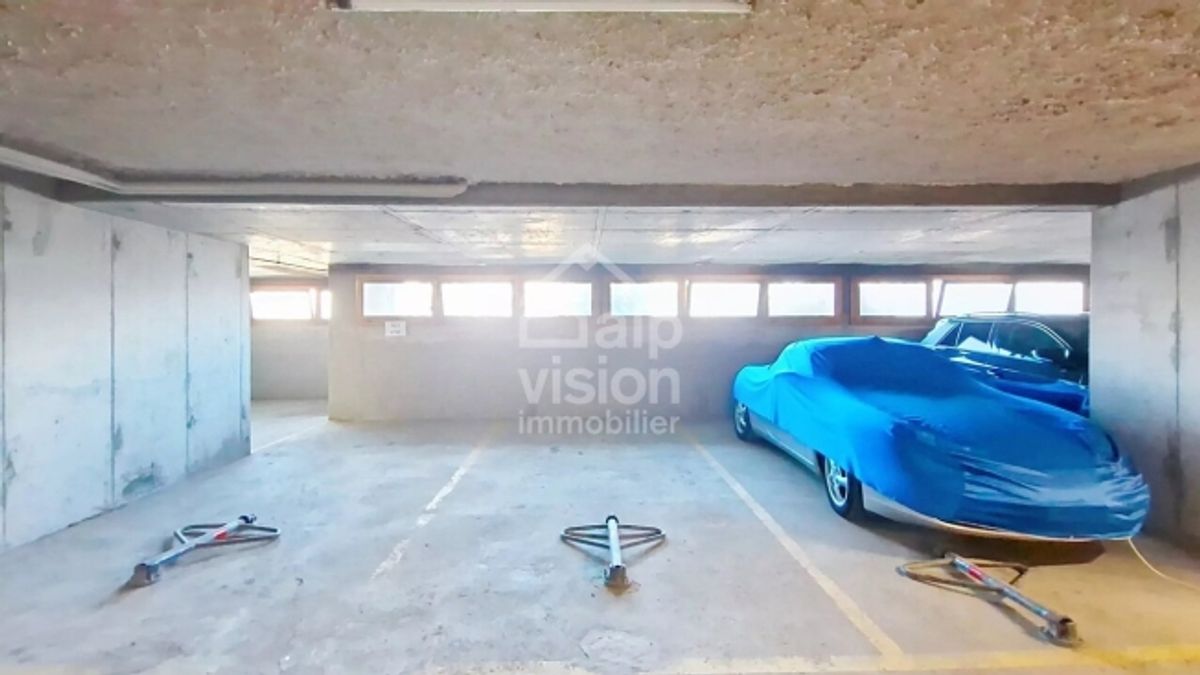 SELTENE GELEGENHEIT ÜBERDACHTES PARKEN IM ZENTRUM VON VEYSONNAZ - 2