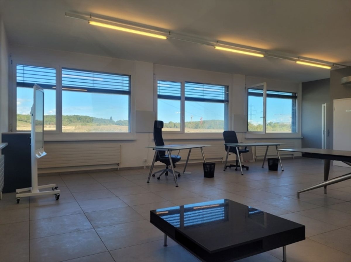 SATIGNY – Büro mit 98 m² PSA im ersten Stock eines Geschäftsgebäudes - 6