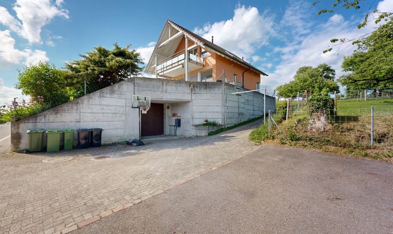 Erstklassiges 7.5-Zimmer-Einfamilienhaus mit unverbaubarer Aussicht - 12