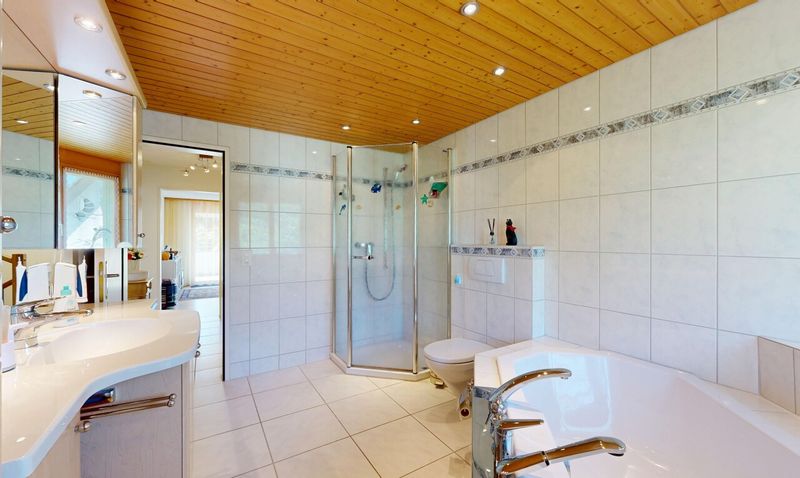 Charmantes 6.5-Zimmer-Reihenmittelhaus in Ruhiger Lage - 9