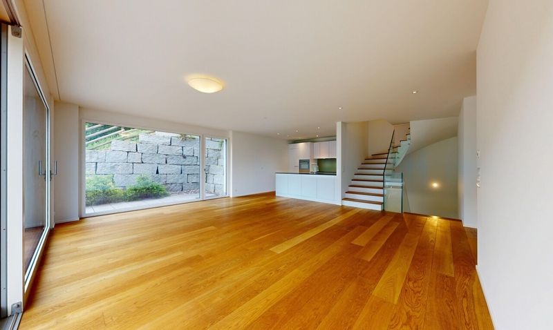 Moderne Doppelhaushälfte mit Weitsicht und grosser Terrasse - 1
