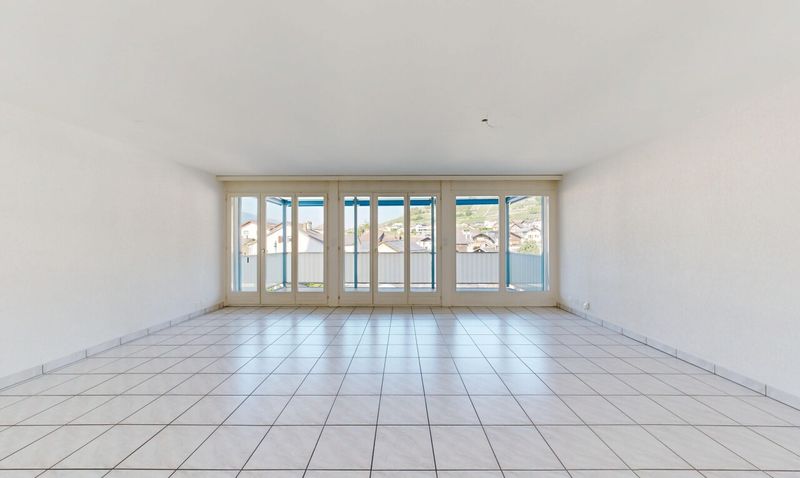 Spacious 4.5-room apartment in the heart of Salquenen - 8