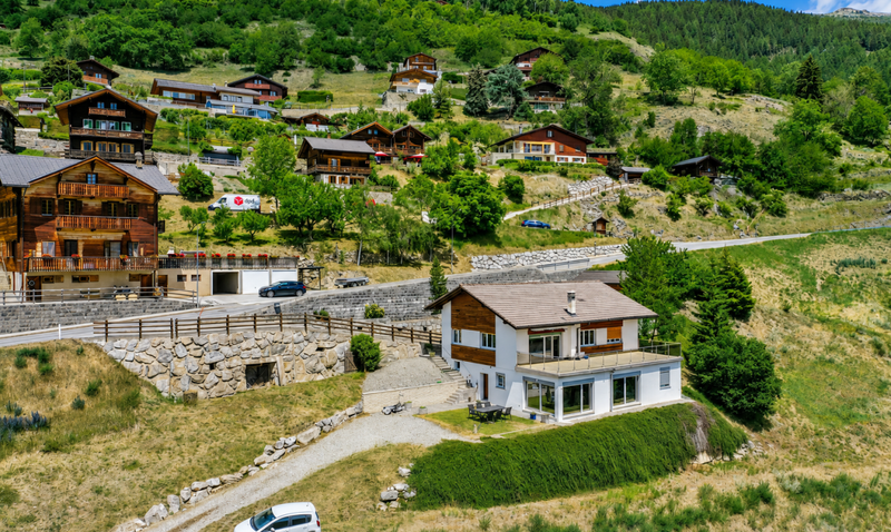Beautiful Property with Panoramic Mountain Views in Mase - 3