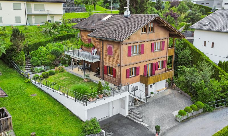 Einfamilienhaus mit Chalet Charakter. Sonnenlage mit Weitsicht - 2