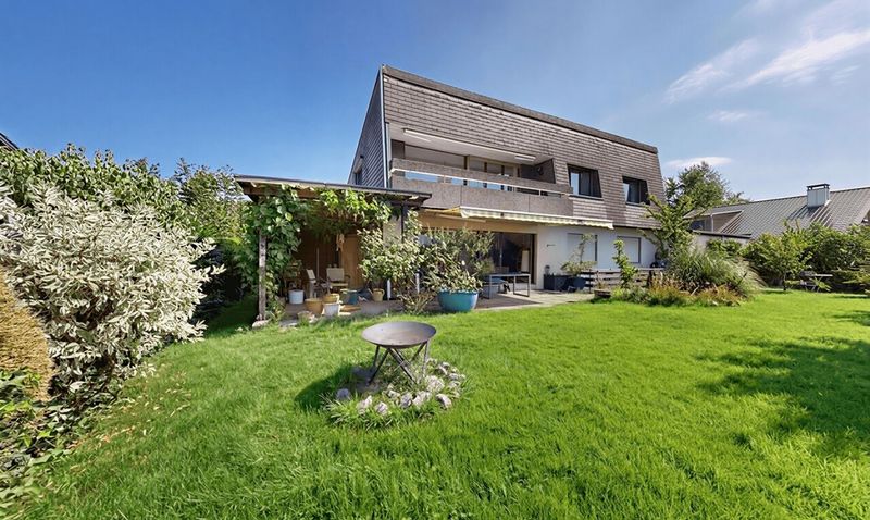 Vielseitiges Zweifamilienhaus mit unverbaubarer Weitsicht - 2
