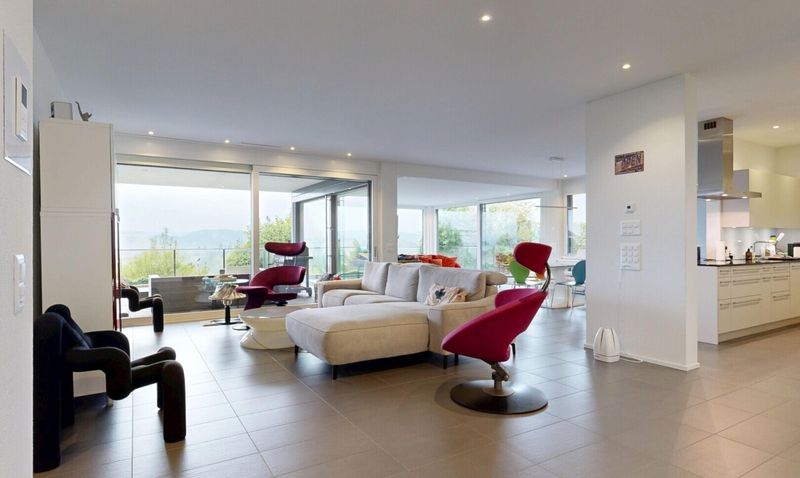 Wohnen mit Weitblick – 4.5-Zimmer-Terrassenwohnung mit Doppelgarage - 2