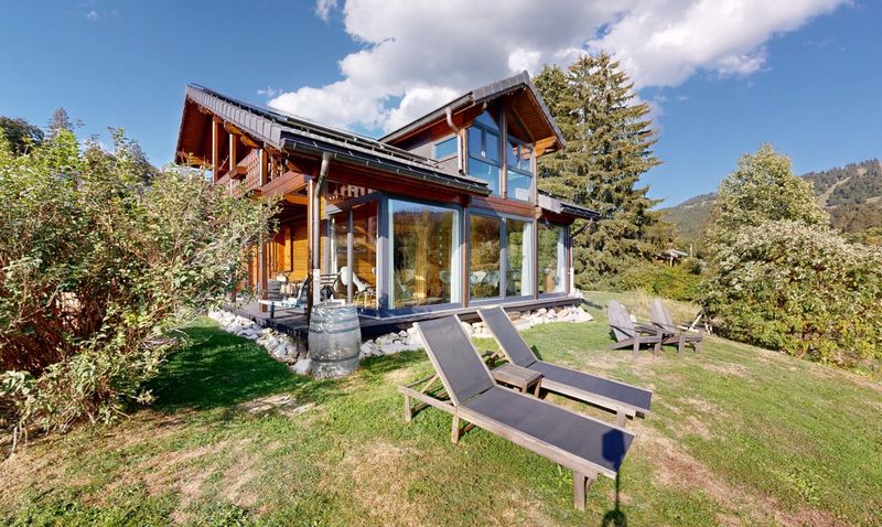 Außergewöhnliches 6.5-Zimmer-Haus direkt an der Piste - 1