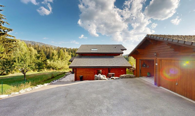 Außergewöhnliches 6.5-Zimmer-Haus direkt an der Piste - 2