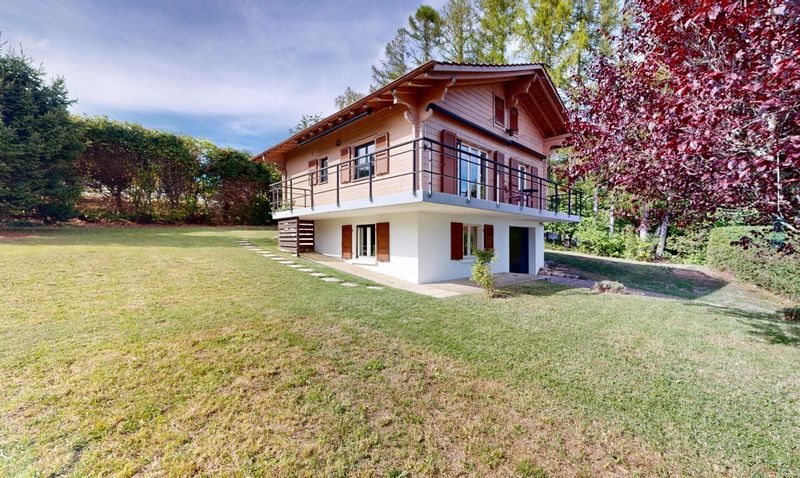 Komplett renoviertes Chalet in Arzier – absolute Ruhe, Panoramablick - 1