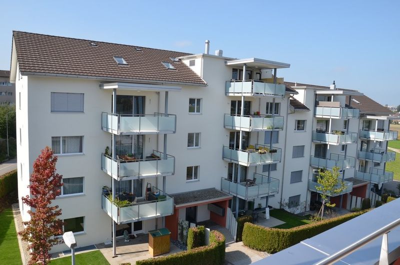 Aussenparkplatz an der Erlenstrasse 1/3 zu mieten. - 1
