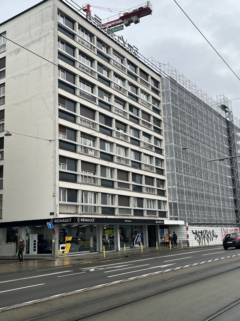Belle arcade de 610 m2 et son dépôt de 638 m2 au coeur de Plainpalais - 1