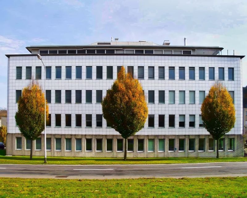 130 m2 - 1'100 m2 - Büroräumlichkeiten im Industriegebiet Täfern - 1