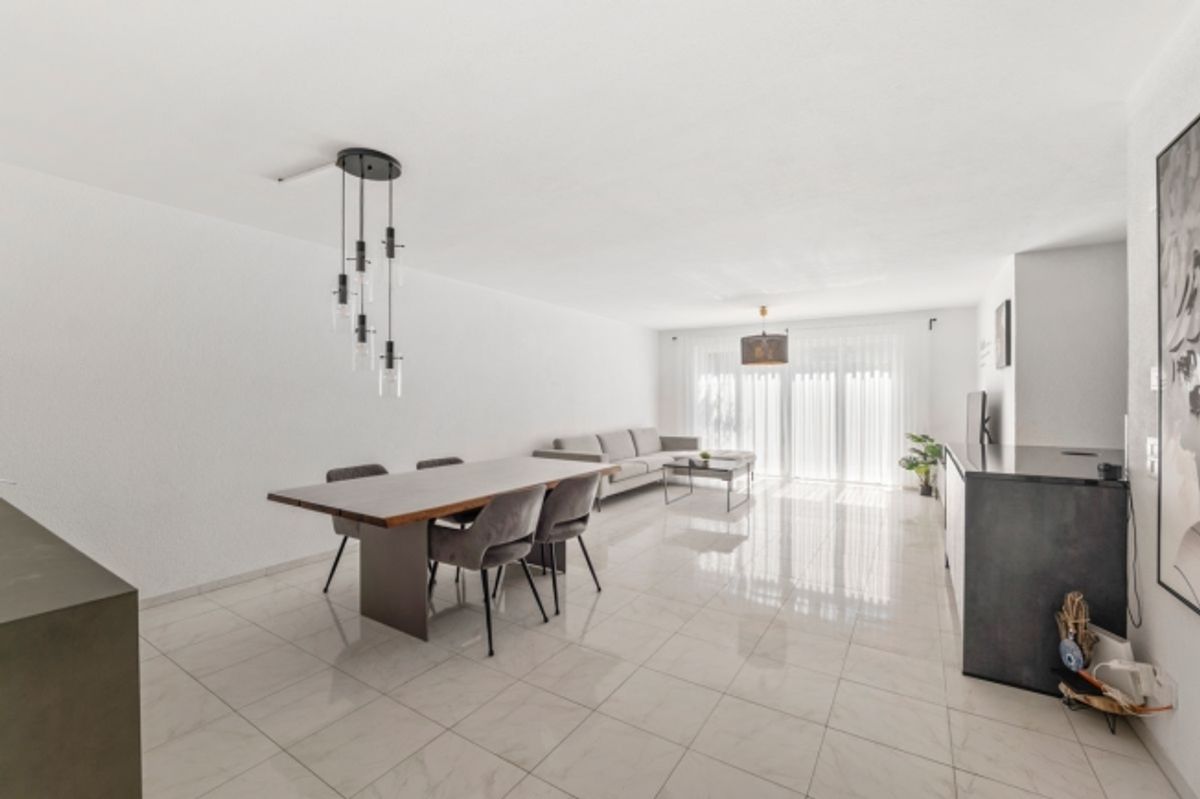 Moderne und helle 4.5-Zimmer-Gartenwohnung an naturnaher Lage mit Lift und Tiefgaragenplatz - 2