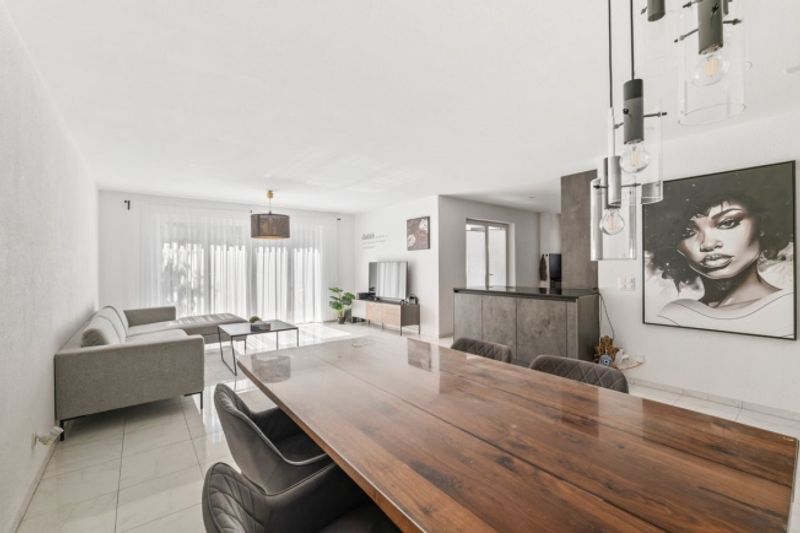Moderne und helle 4.5-Zimmer-Gartenwohnung an naturnaher Lage mit Lift und Tiefgaragenplatz - 4