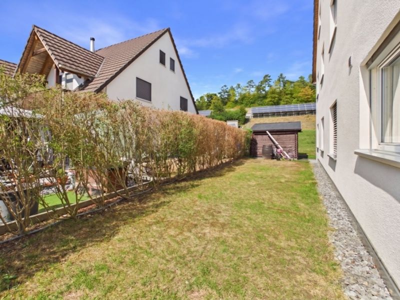 Moderne und helle 4.5-Zimmer-Gartenwohnung an naturnaher Lage mit Lift und Tiefgaragenplatz - 8