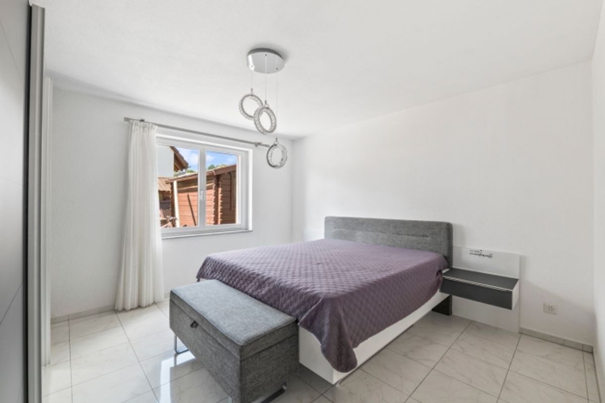 Moderne und helle 4.5-Zimmer-Gartenwohnung an naturnaher Lage mit Lift und Tiefgaragenplatz - 8