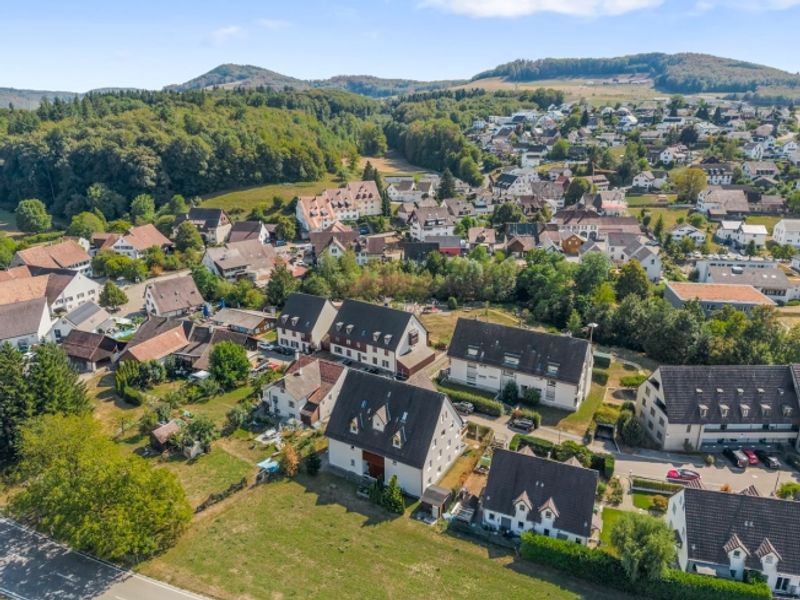 Moderne und helle 4.5-Zimmer-Gartenwohnung an naturnaher Lage mit Lift und Tiefgaragenplatz - 13