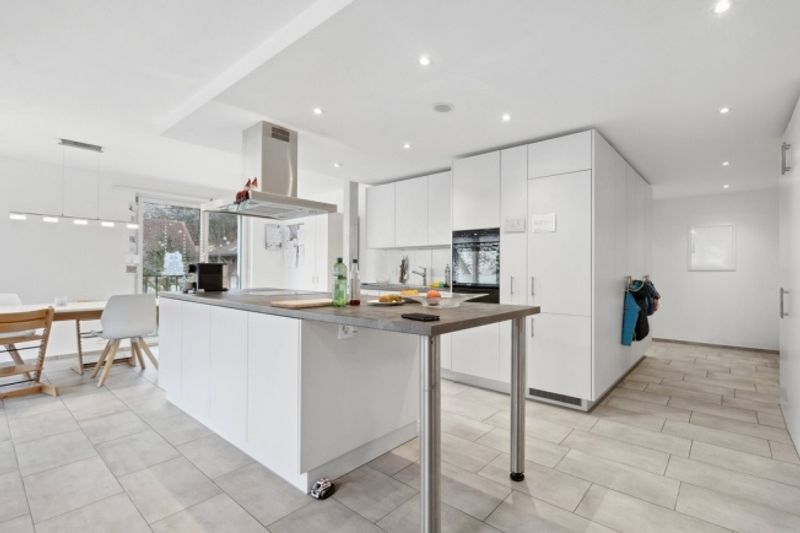 MODERNE 4.5 ZIMMER-WOHNUNG IN STÜSSLINGEN - 10