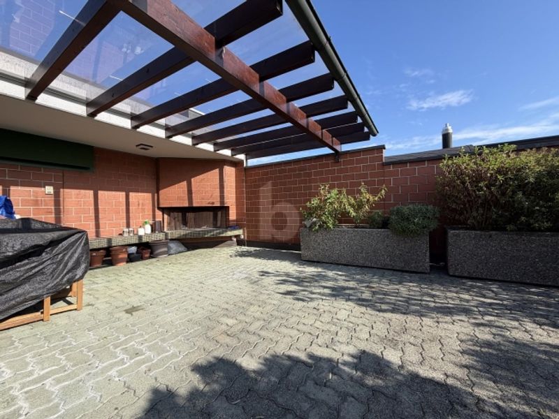 URBANES WOHNEN MIT PRIVATSPHÄRE UND DACHTERRASSE - 1