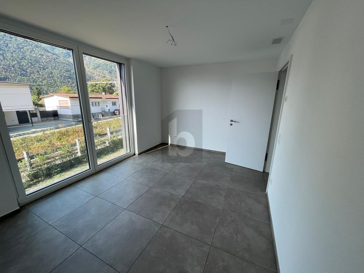 NUOVA COSTRUZIONE, ELEGANTE CON AMPIA TERRAZZA - 1