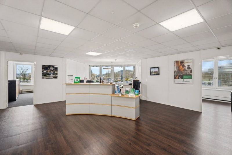 Magnifique bureaux à proximité des axes autoroutiers ! - 3