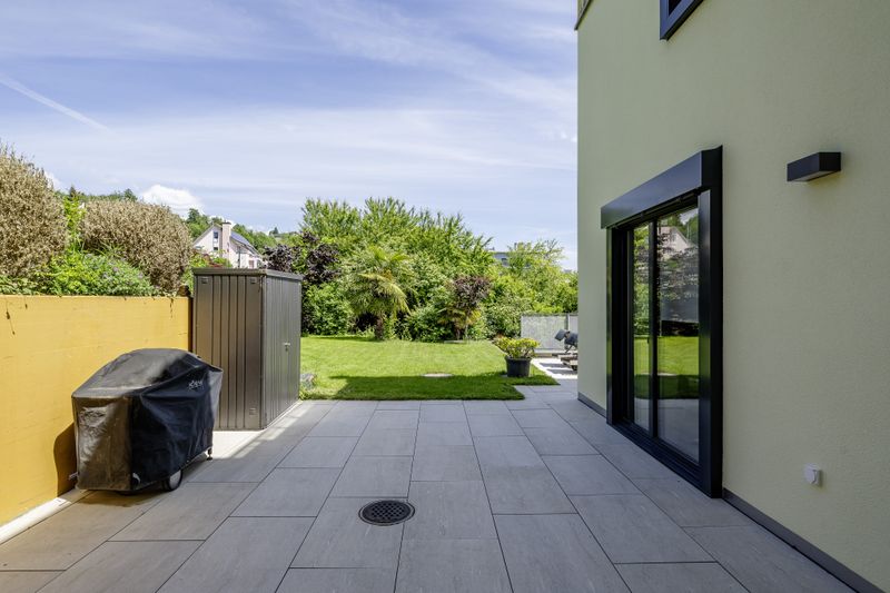 Home feel with panoramic and lake views - 3