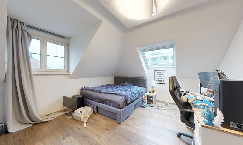 Charmante 3.5-Zimmerwohnung mit offener Galerie und Cheminée - 9