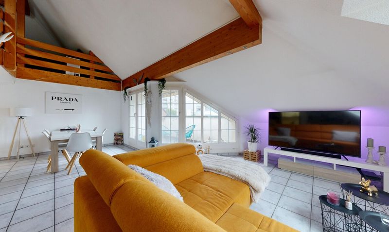 Charmante 3.5-Zimmerwohnung mit offener Galerie und Cheminée - 1