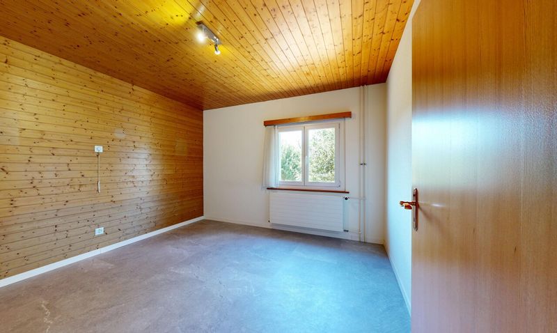 4-Zimmerhaus in ruhiger, leicht erhöhter Lage mit Umschwung - 1