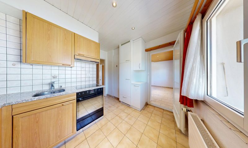 4-Zimmerhaus in ruhiger, leicht erhöhter Lage mit Umschwung - 9