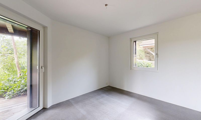 Modernes Wohnen im Grünen: 6.5 Zimmer Haus mit Schwimmteich - 5