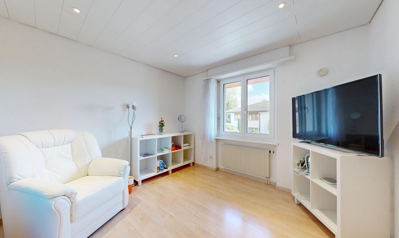 Grosszügiges 5-Zi-Einfamilienhaus mit grossem Grundstück und Weitsicht - 8