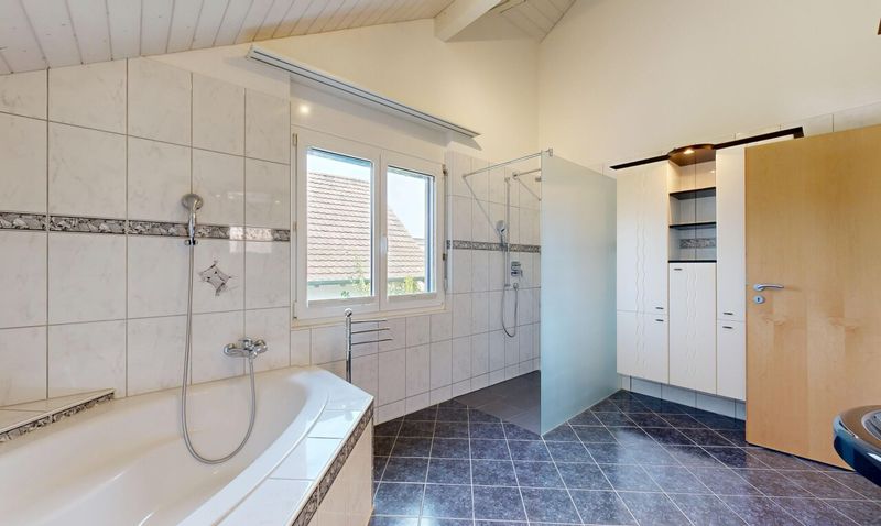 Grosszügiges Zuhause mit Garten, Garage und viel Raum - 10