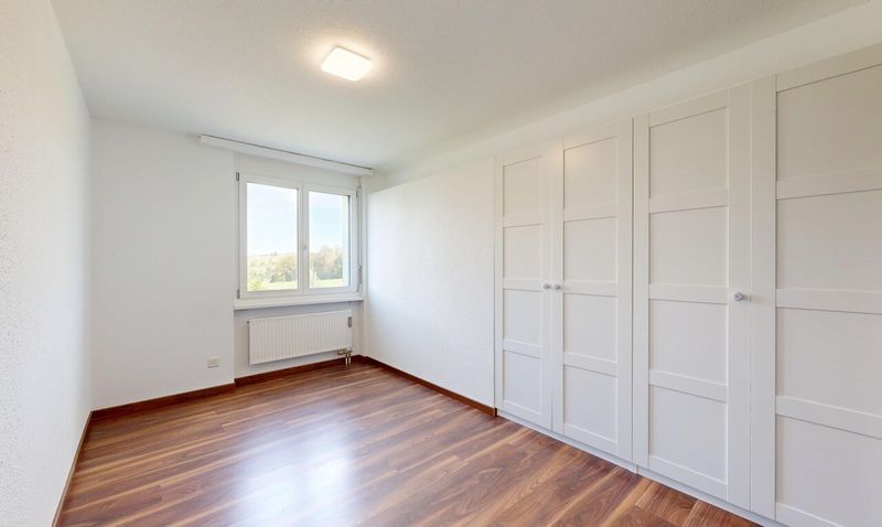 Grosszügige 5.5-Zimmerwohnung mit 2 Balkonen und Lift - 8