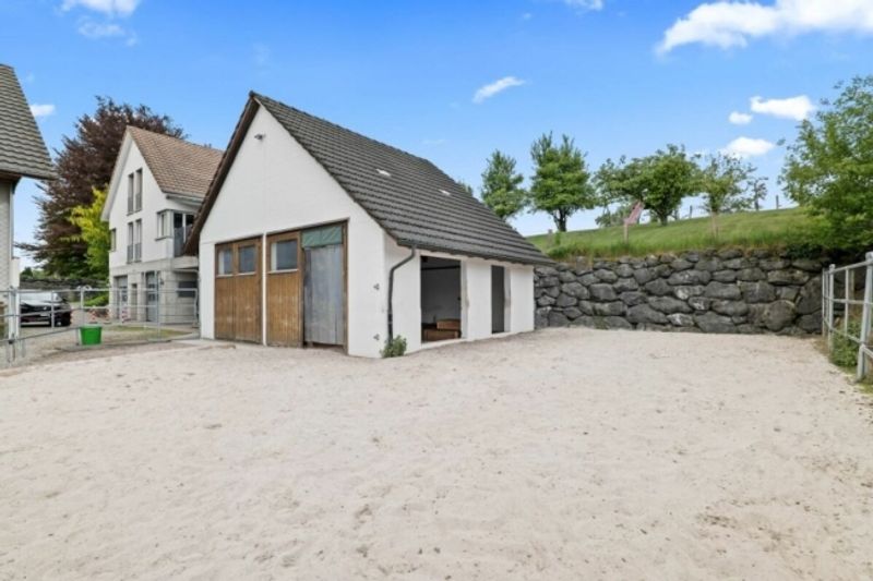 Einfamilienhaus mit Pferdestall - 2