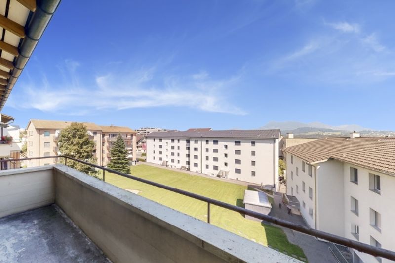 Helle 4-Zimmer-Wohnung mit Balkon an zentraler Lage in Emmenbrücke - 1