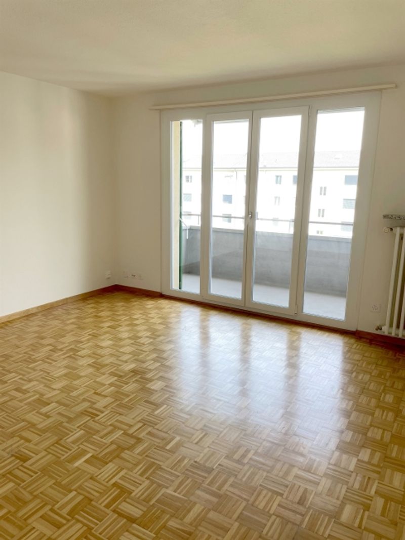 Helle 4-Zimmer-Wohnung mit Balkon an zentraler Lage in Emmenbrücke - 3