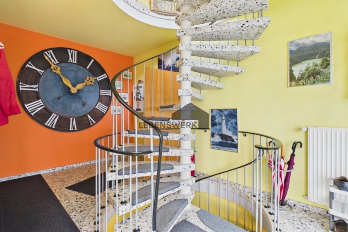 Wohnen und Arbeiten vereint – Wohnhaus mit grosszügiger Gewerbehalle - 7