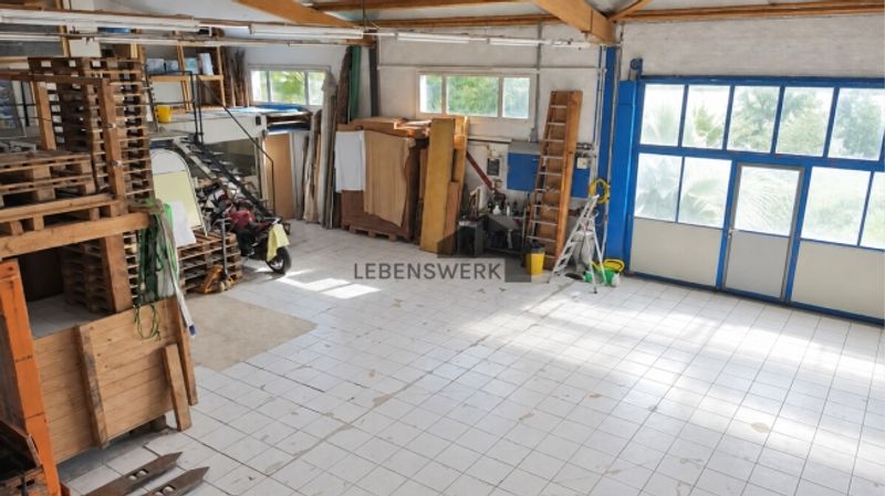 Wohnen und Arbeiten vereint – Wohnhaus mit grosszügiger Gewerbehalle - 9