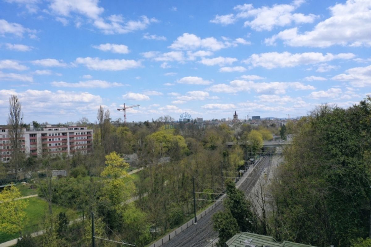 Attika-Maisonette mit unverbaubarem Weitblick über Binningen & Basel - 3