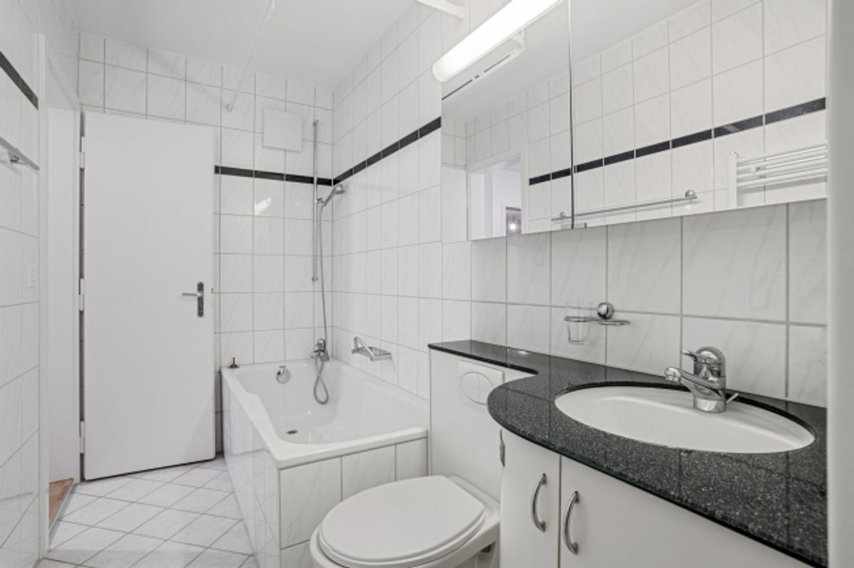 Zentrale 2-Zimmer-Wohnung mit Balkon in Biel - 2