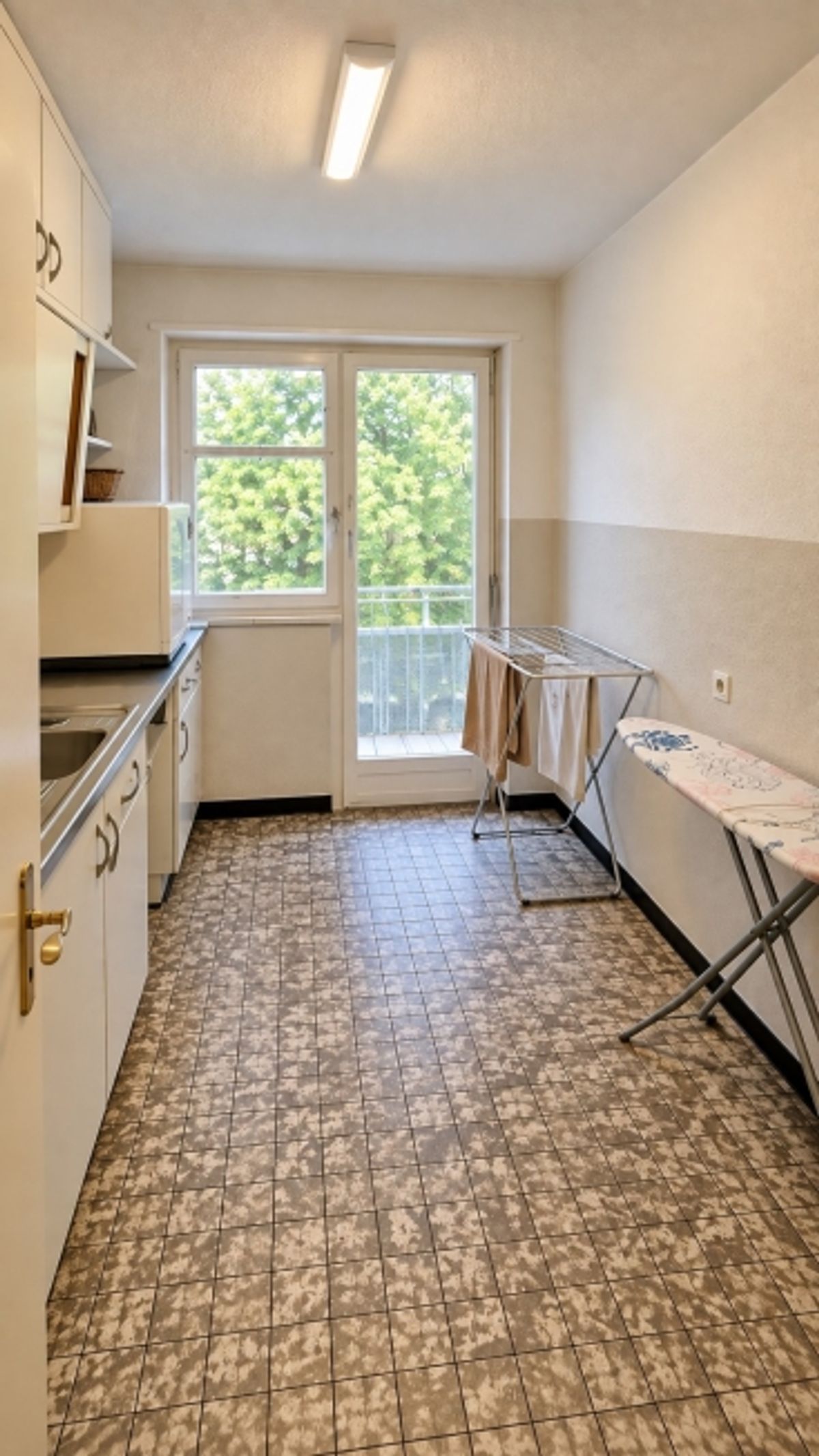 Grosszügige 6-Zimmer-Wohnung mit besonderem Grundriss - befristet bis 30.09.2026 - 11