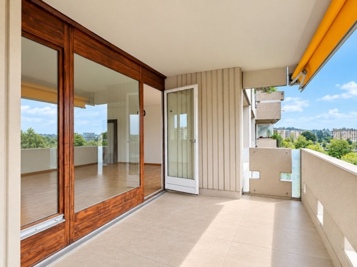 Geräumige 6-Zimmer-Wohnung mit Blick - 2