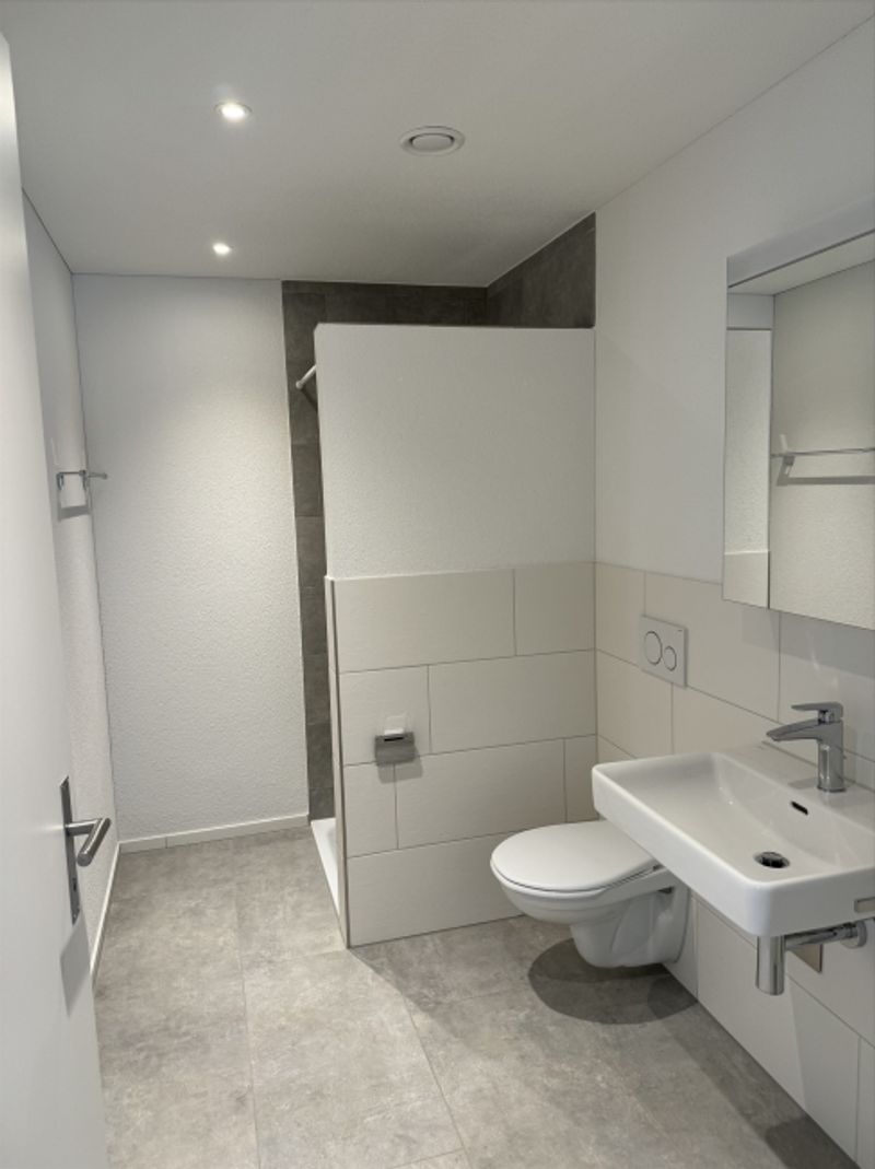 Grosszügige und moderne 2.5 Zimmer Wohnung! - 4