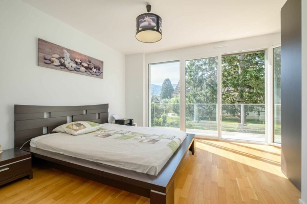 Exklusiv – helle Zwillingsvilla in einer ruhigen Gegend - 4